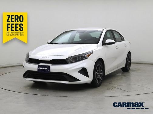 White 2023 Kia Forte LXS