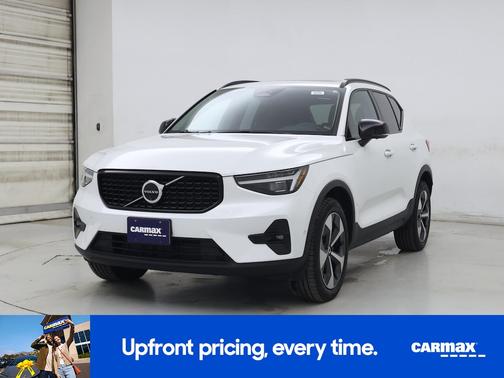 2025 Volvo XC40 B5 Plus Dark Theme
