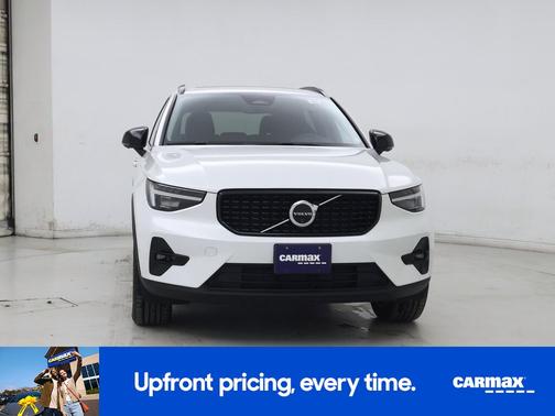 2025 Volvo XC40 B5 Plus Dark Theme