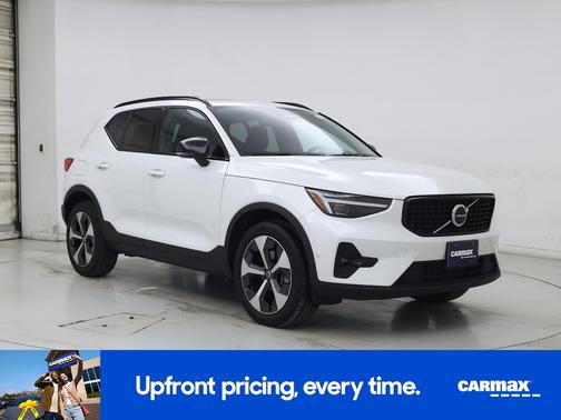 2025 Volvo XC40 B5 Plus Dark Theme