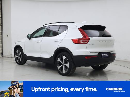 2025 Volvo XC40 B5 Plus Dark Theme
