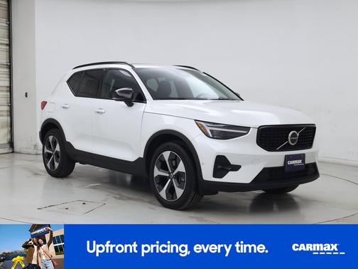2025 Volvo XC40 B5 Plus Dark Theme