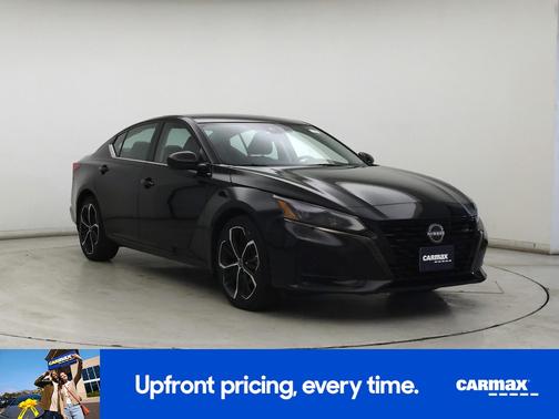 Black 2023 Nissan Altima SR