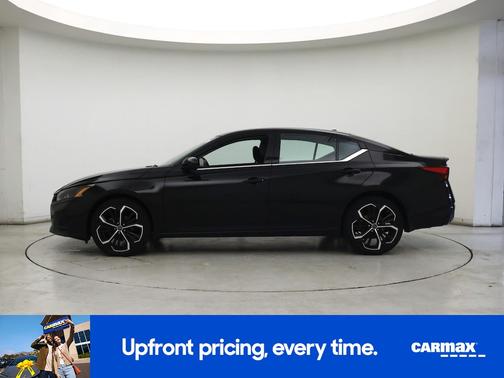Black 2023 Nissan Altima SR
