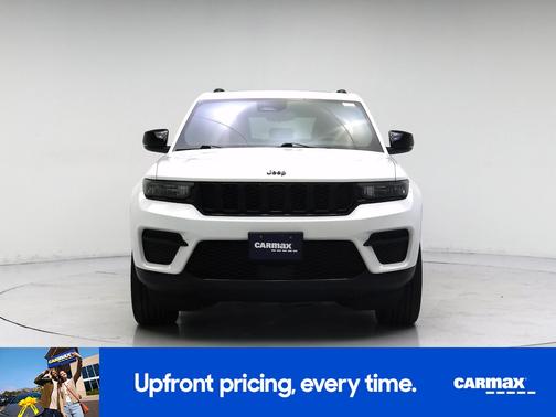 White 2023 Jeep Grand Cherokee Altitude