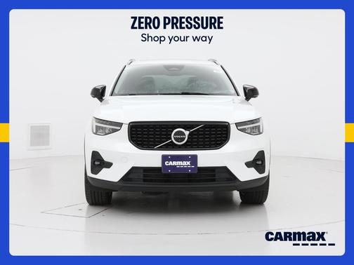 White 2023 Volvo XC40 B5 Plus Dark Theme