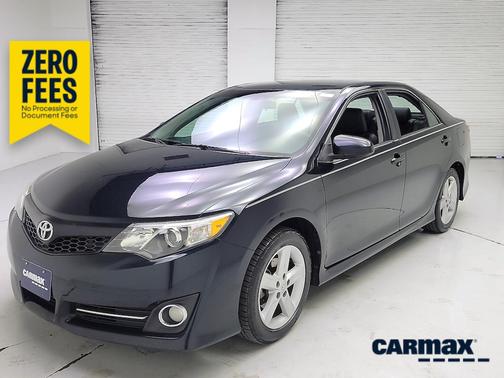Blue 2014 Toyota Camry SE