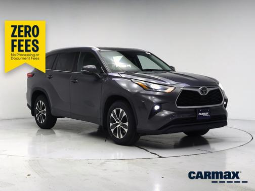 Gray 2022 Toyota Highlander XLE