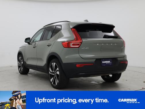 2023 Volvo XC40 B5 Plus Dark Theme