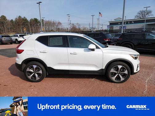 2024 Volvo XC40 B5 Plus Bright Theme