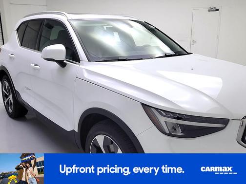 2024 Volvo XC40 B5 Plus Bright Theme