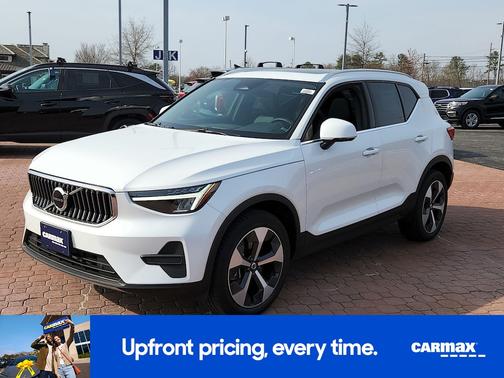 White 2024 Volvo XC40 B5 Plus Bright Theme