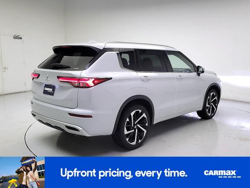 White 2024 Mitsubishi Outlander SEL