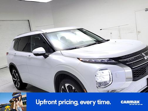 White 2024 Mitsubishi Outlander SEL