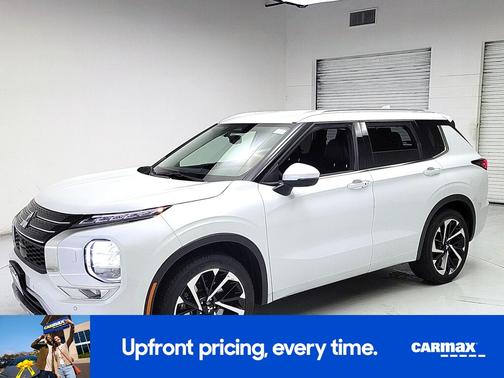 White 2024 Mitsubishi Outlander SEL