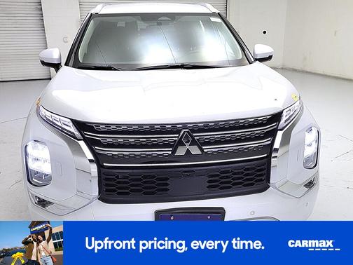 White 2024 Mitsubishi Outlander SEL