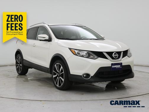 Pearl 2017 Nissan Rogue Sport SL