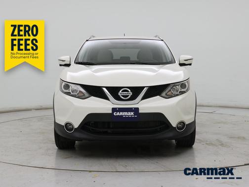 Pearl 2017 Nissan Rogue Sport SL