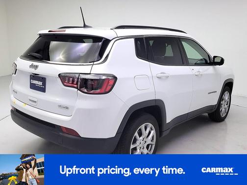 White 2022 Jeep Compass Latitude Lux