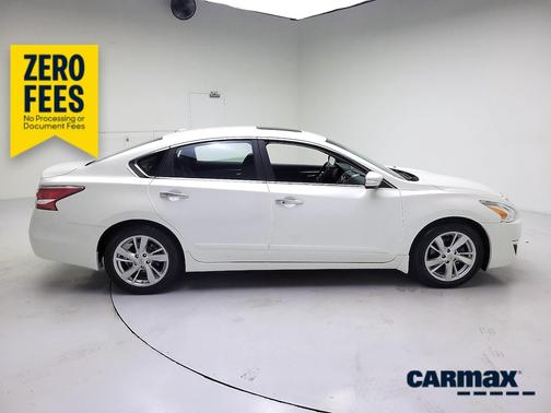 White 2015 Nissan Altima SV