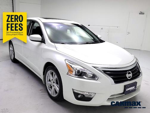 White 2015 Nissan Altima SV