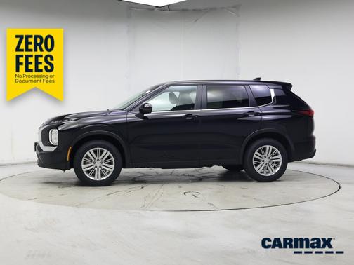 Black 2024 Mitsubishi Outlander ES