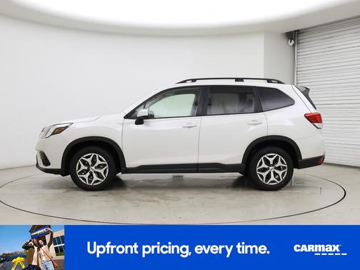 White 2024 Subaru Forester Premium