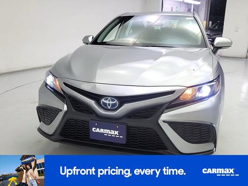 Silver 2024 Toyota Camry Hybrid SE
