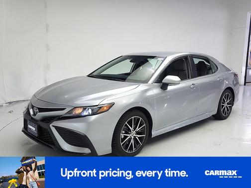 Silver 2024 Toyota Camry Hybrid SE
