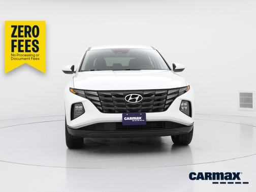 White 2023 Hyundai TUCSON SE