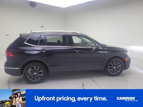 Black 2022 Volkswagen Tiguan SE