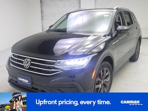Black 2022 Volkswagen Tiguan SE