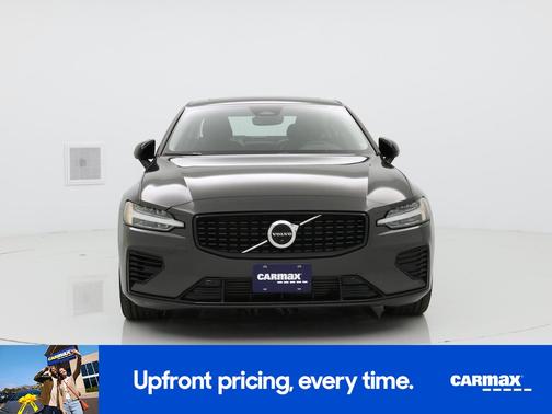 2023 Volvo S60 Recharge Plug-In Hybrid T8 Plus Dark Theme