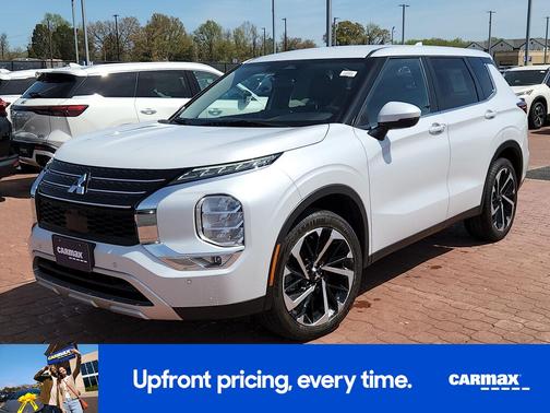 White 2024 Mitsubishi Outlander SE