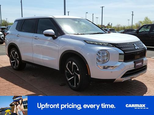 White 2024 Mitsubishi Outlander SE