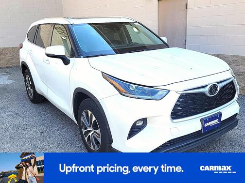 White 2021 Toyota Highlander XLE