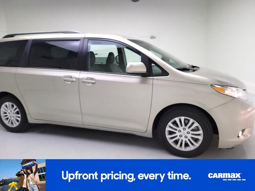 Gold 2017 Toyota Sienna XLE
