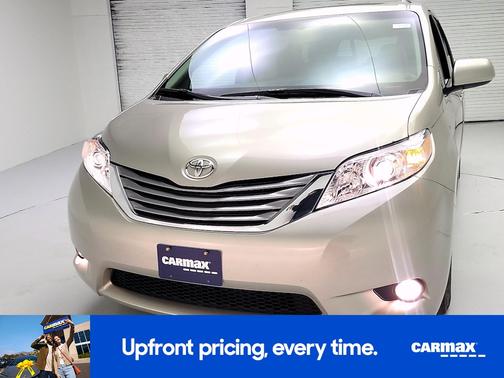 Gold 2017 Toyota Sienna XLE