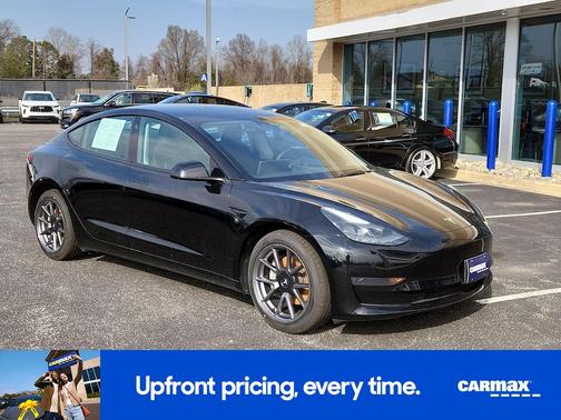 Black 2023 Tesla Model 3
