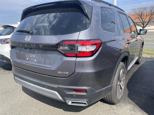 Modern Steel Metallic 2023 Honda Pilot Elite