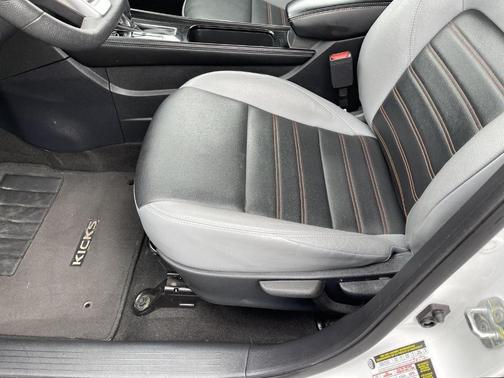 Aspen White 2023 Nissan Kicks SR