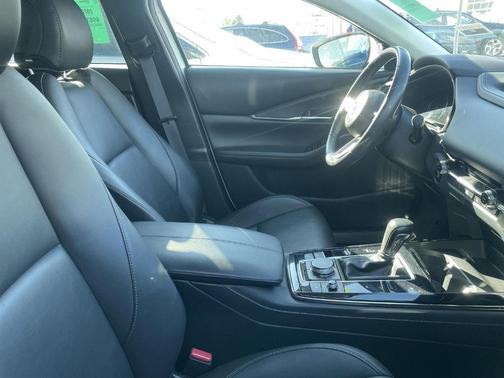 Snowflake White Pearl 2022 Mazda CX-30 2.5 S Preferred Package