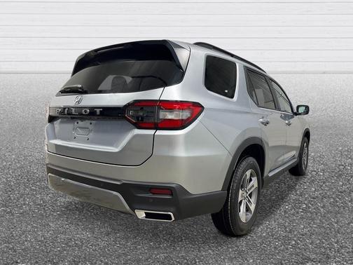 Solar Silver Metallic 2026 Honda Pilot EX-L
