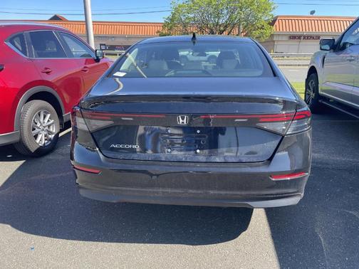 Crystal Black Pearl 2025 Honda Accord SE
