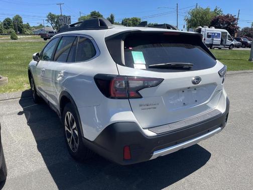Crystal White Pearl 2020 Subaru Outback Limited
