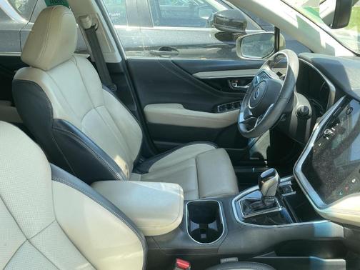 Crystal White Pearl 2020 Subaru Outback Limited