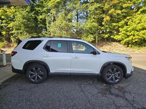 Platinum White Pearl 2023 Honda Pilot Sport