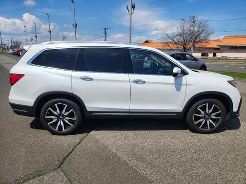 Platinum White Pearl 2021 Honda Pilot Touring 8-Passenger