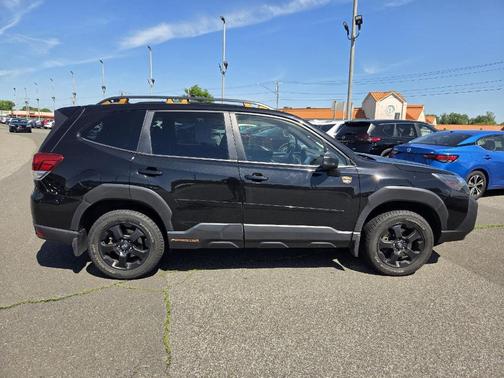 Crystal Black Silica 2024 Subaru Forester Wilderness