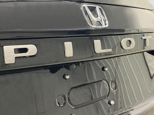 Crystal Black Pearl 2026 Honda Pilot Touring